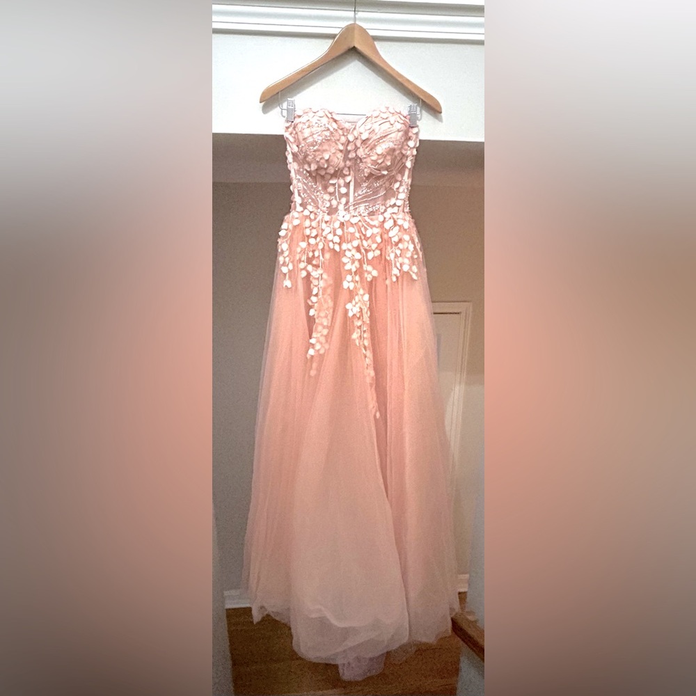 BRAND NEW! Gown. By Hebos. Size 6